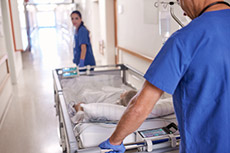 Klinik-Blog: Mutter auf Neugeborenen-ITS&nbsp;&ndash;&nbsp;der Weg nach vorn