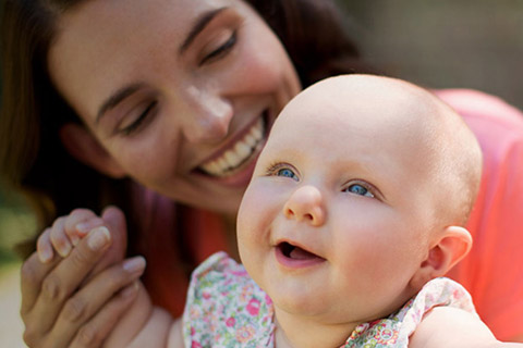 Wie das richtige Babyfläschchen Koliken vermeiden kann
