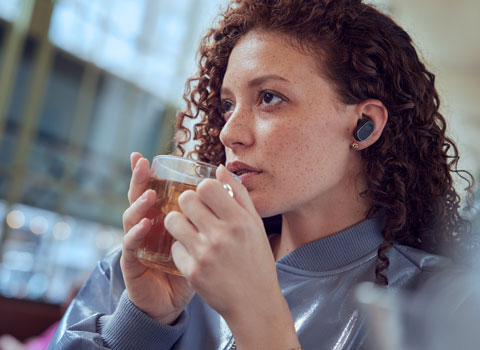 Ein Mann, der das einzigartige Fidelio Erlebnis genie&szlig;t