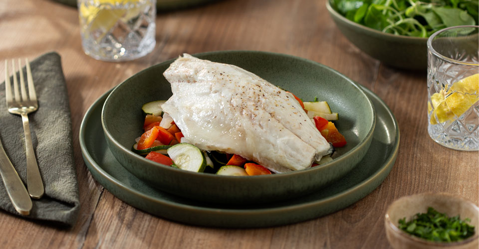 Kabeljau d&uuml;nsten: Einfach zubereitet mit K&uuml;chenkr&auml;utern