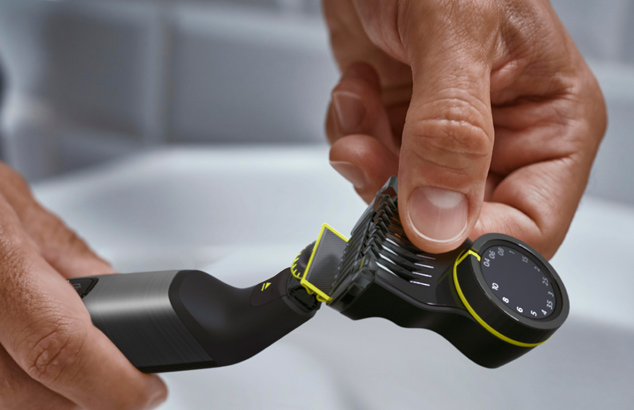 Ein Kamm mit 20 L&auml;ngeneinstellungen wird an der Klinge des OneBlade befestigt.