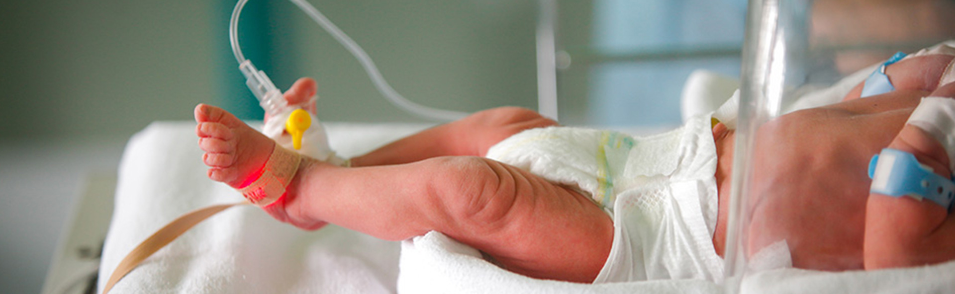 Kleinkind auf der Neo-ITS w&auml;hrend der COVID-19-Pandemie