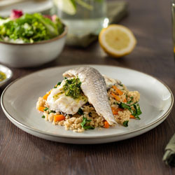 Goldbrassen-Filet mit Mangold und Couscous